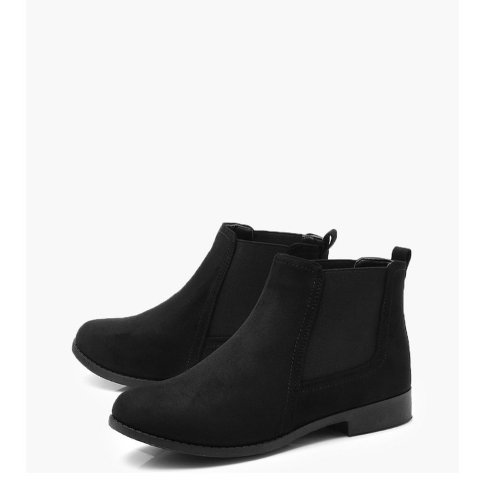 Super cute black booties! Perfect for the season.